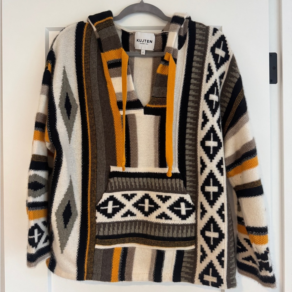Kujten Women's Geometric V-Neck Sweater - Black, White, Gold